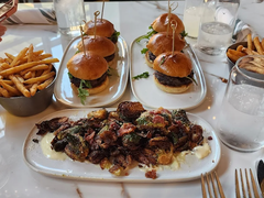 Birdie’s Barroom