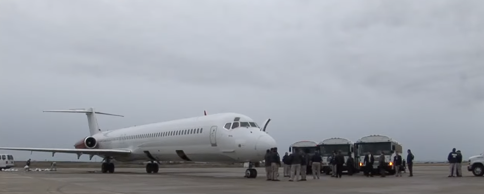 超过1.3万移民面临遣返第三国！孕妇也被驱逐